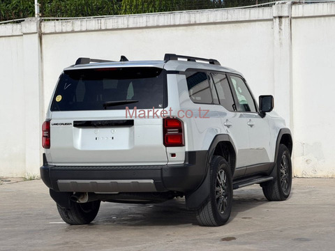 2024 Toyota Landcruiser Prado White for Sale - 5/5