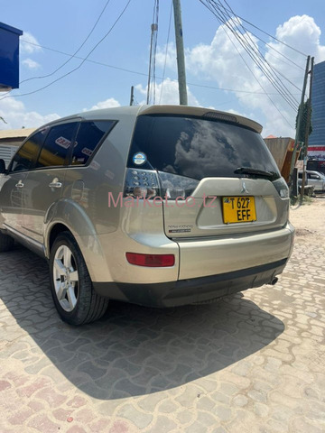 2009 Mitsubishi Outlander Gold Metallic for Sale - 2/6