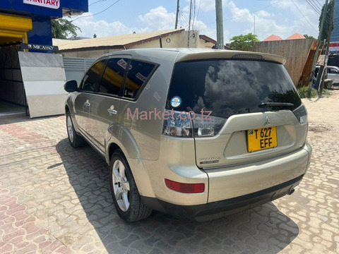 2009 Mitsubishi Outlander Gold Metallic for Sale - 4/6