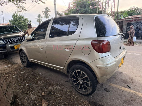 2003 Toyota Vitz Blue for Sale - 2/5