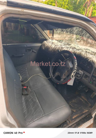 2002 Nissan Pickup White for Sale - 2/6