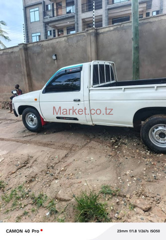2002 Nissan Pickup White for Sale - 3/6