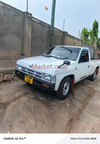 2002 Nissan Pickup White for Sale - 6/6