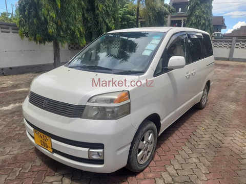 2005 Toyota Noah Voxy for Sale - 3/6