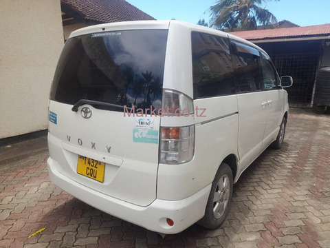 2005 Toyota Noah Voxy for Sale - 4/6