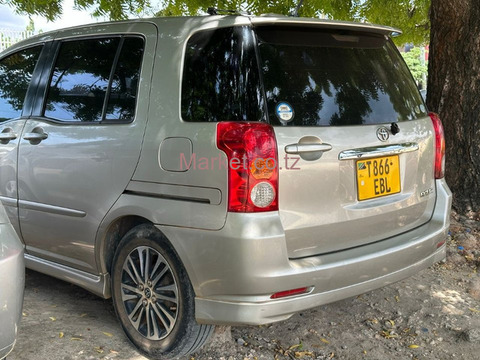 2004 Toyota Raum for Sale - 6/6
