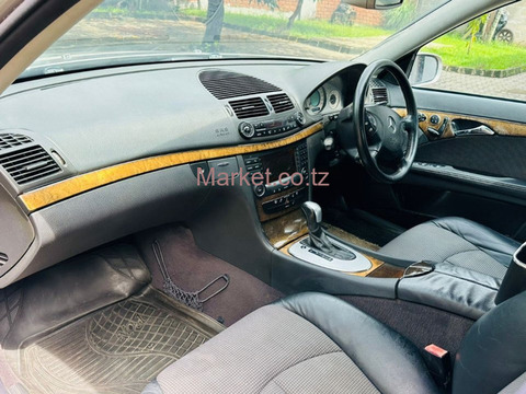2004 Mercedes-Benz E Class Silver for Sale - 4/6