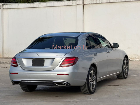 2017 Mercedes Benz E200 Silver for Sale - 4/6