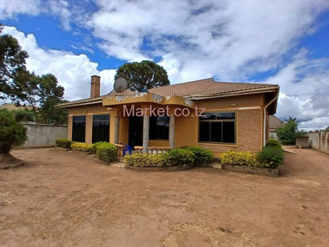 House For Sale 3 Bedrooms Njombe - 1/6