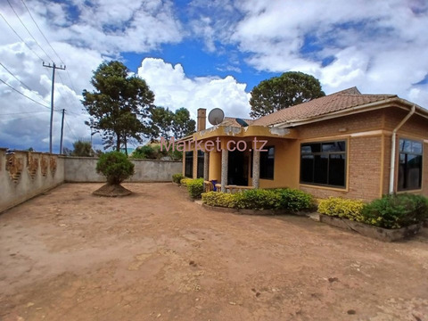 House For Sale 3 Bedrooms Njombe - 2/6