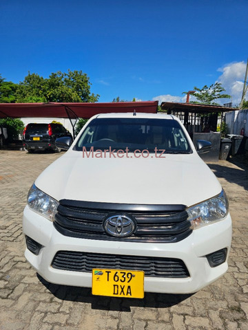 Toyota Hilux 2023 Double Cabin for Sale - 2/6