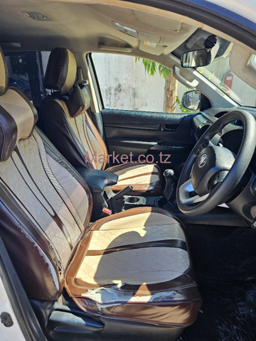 Toyota Hilux 2023 Double Cabin for Sale - 4/6