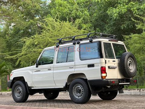 2016 Toyota Land Cruiser Hardtop White for Sale - 4/6