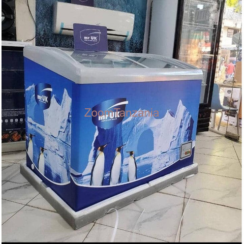 Mr UK showcase freezer 258 litres