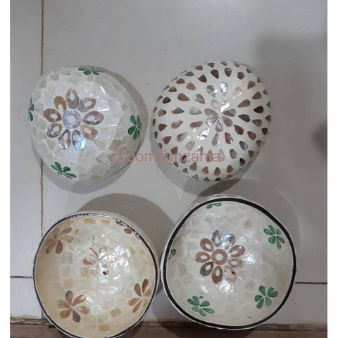 Coconut Shell Bowls with mother of pearl and lacquer inlay - 2/4